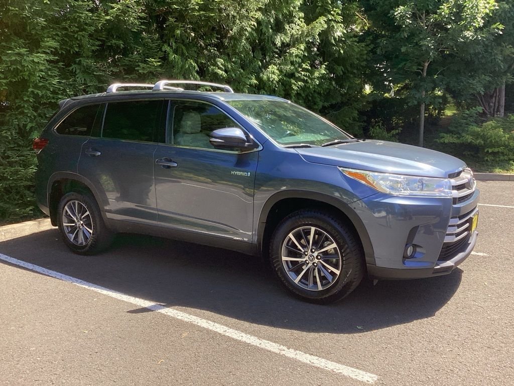 Used 2019 Blue Toyota XLE image 8