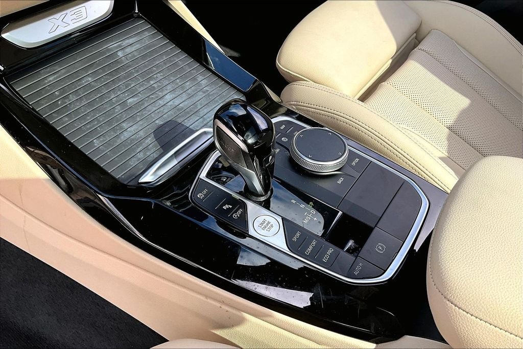 Used 2022 White BMW sDrive30i image 12