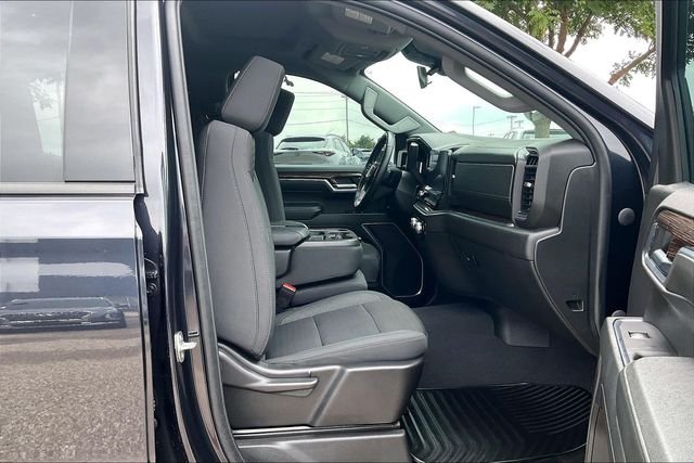 Used 2023 Silver GMC Elevation image 7