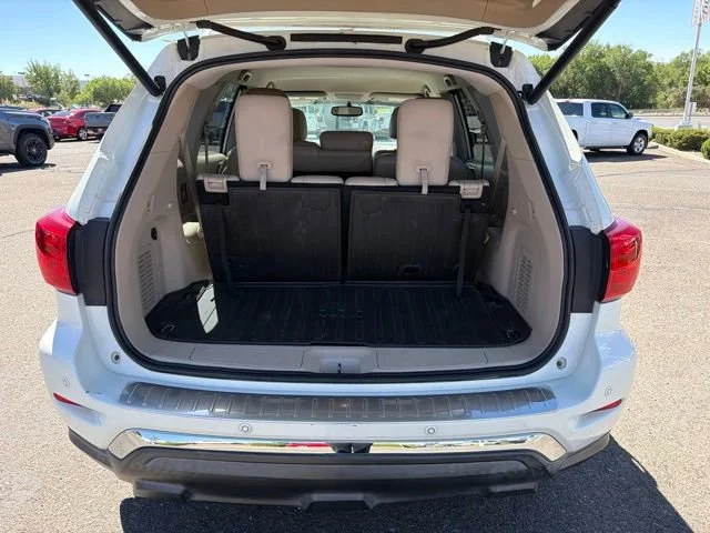 Used 2018 Pearl White Nissan SL image 6