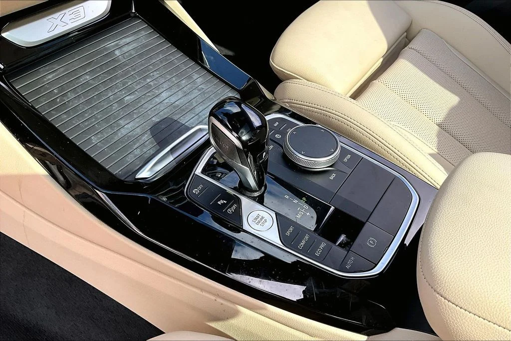 Used 2022 White BMW sDrive30i image 12