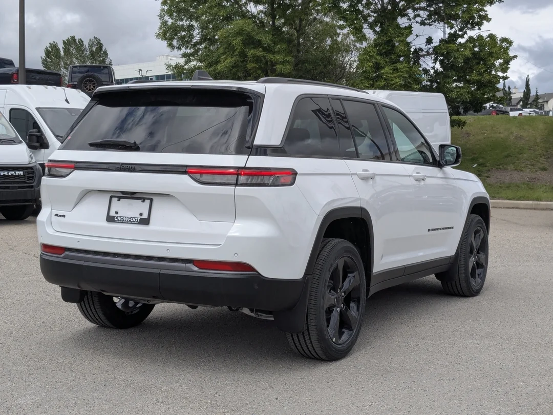 New 2026 White Jeep Altitude - - 4x4 - 20 Gloss Black Wheels - Remote Start - Capri Leatherette & More! image 8