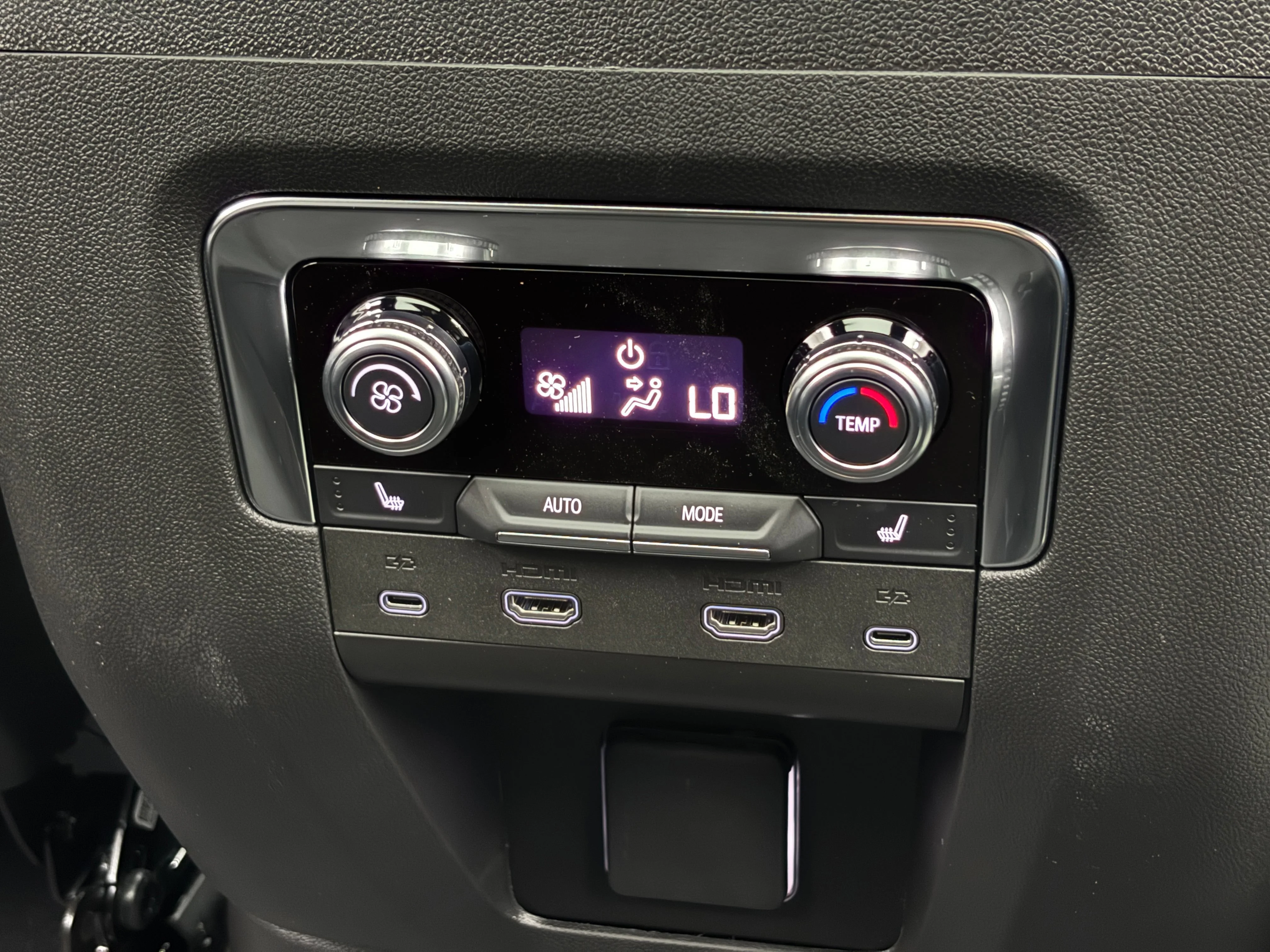 2026 GMC Yukon XL Denali - Photo 9