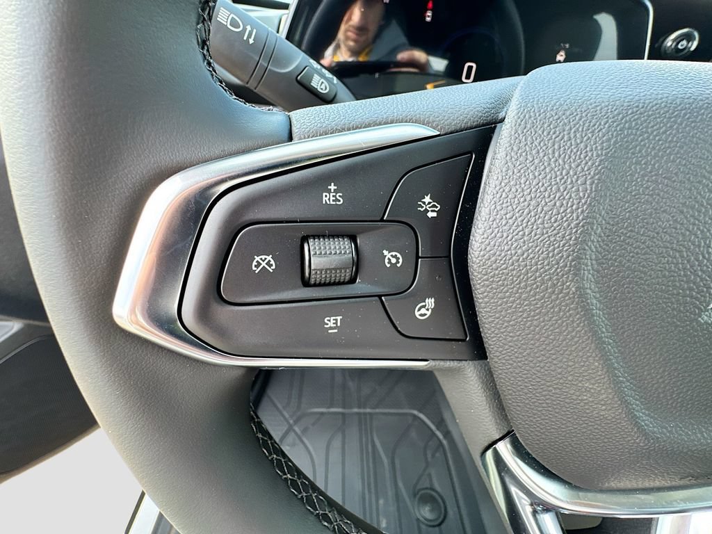 New 2026 Summit White Chevrolet ACTIV image 36