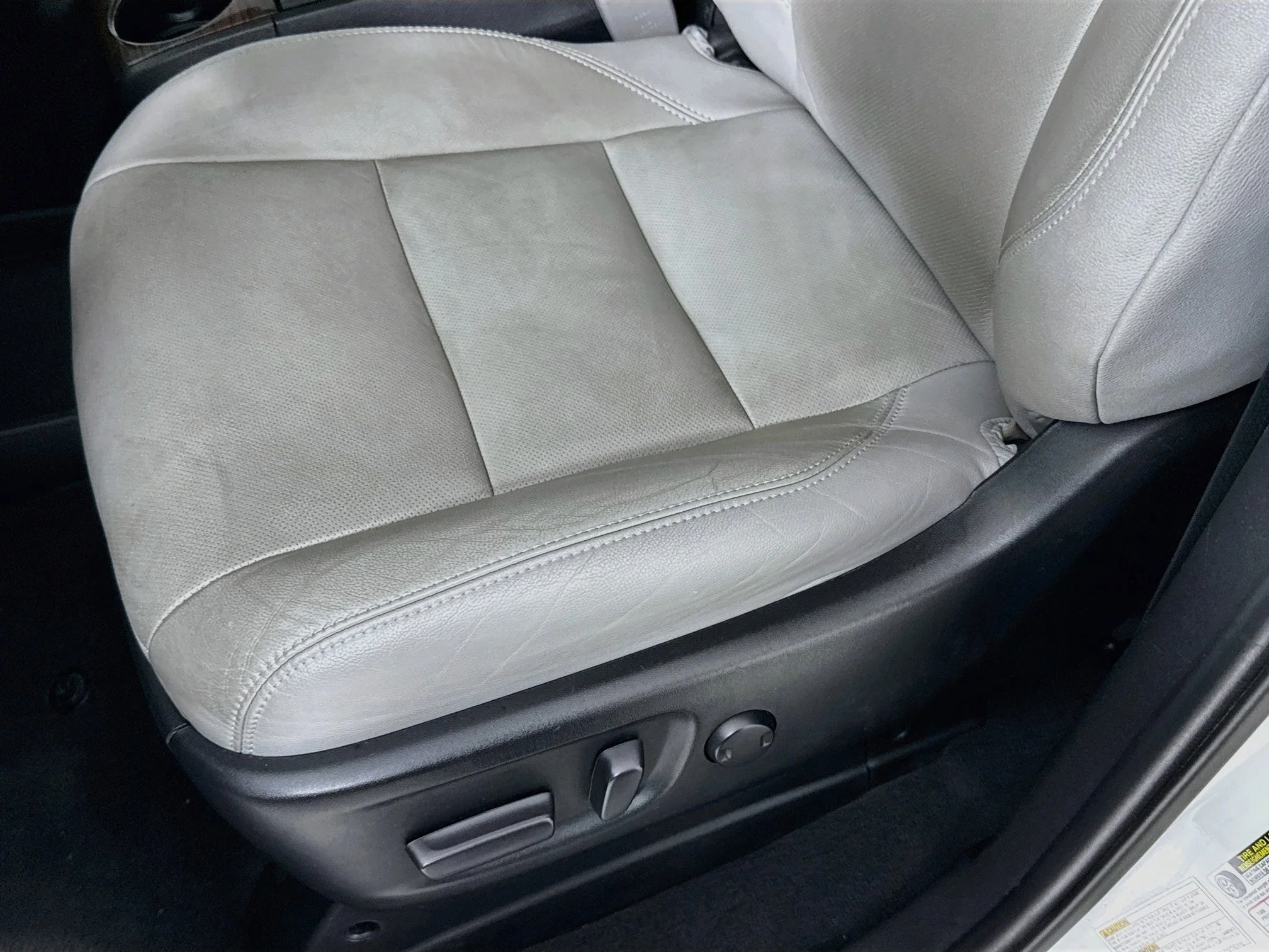 Used 2020 Blizzard Pearl Toyota Limited Premium image 22