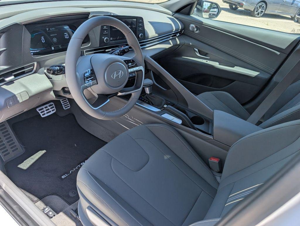 2025 Hyundai Elantra SEL - Photo 9