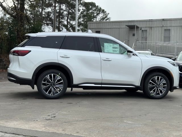 New 2026 RADIANT WHITE INFINITI Luxe FWD image 8