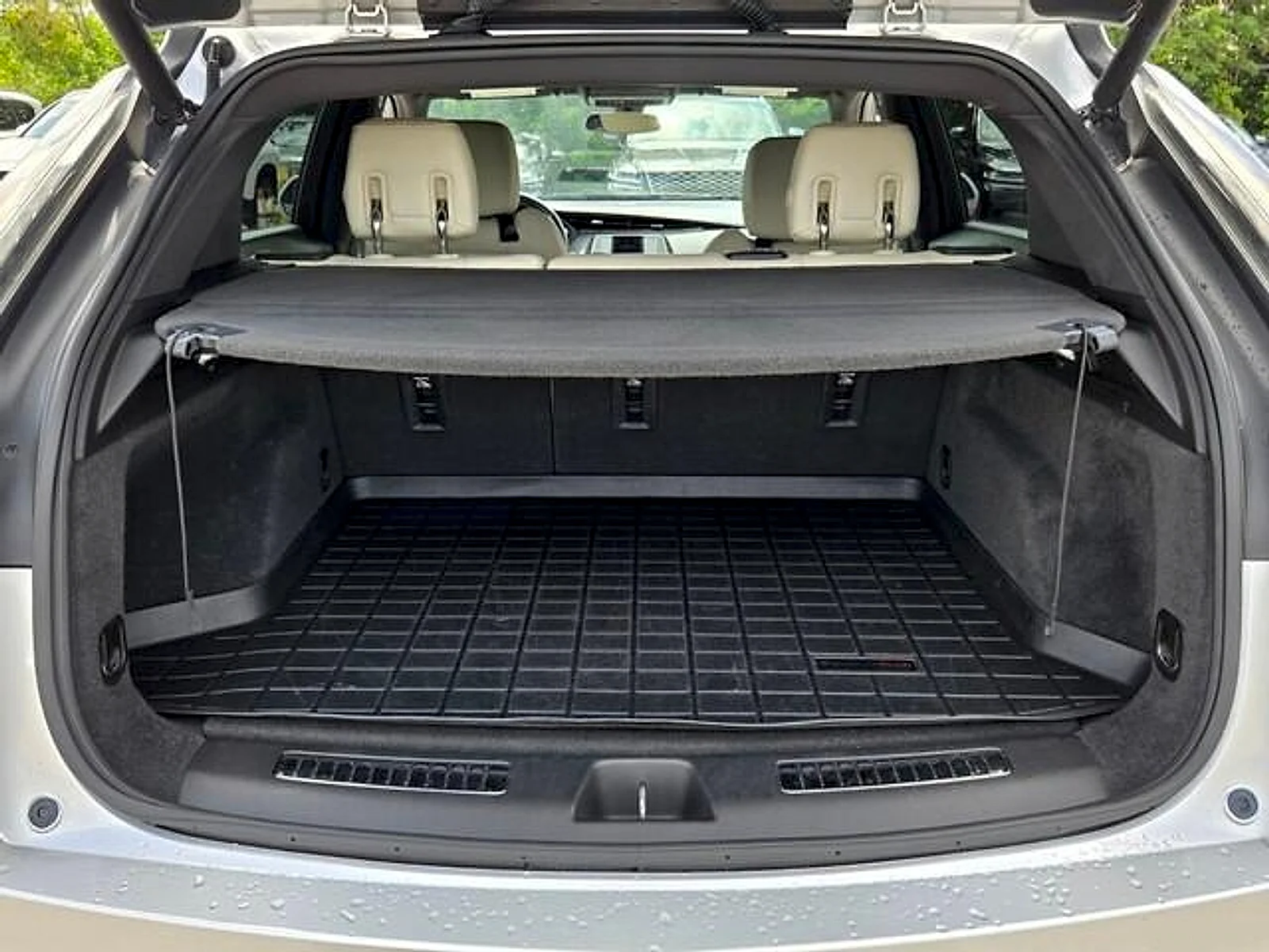 Used 2019 Radiant Silver Metallic Cadillac Sport image 13