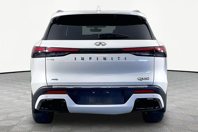 Used 2023 White INFINITI LUXE image 4