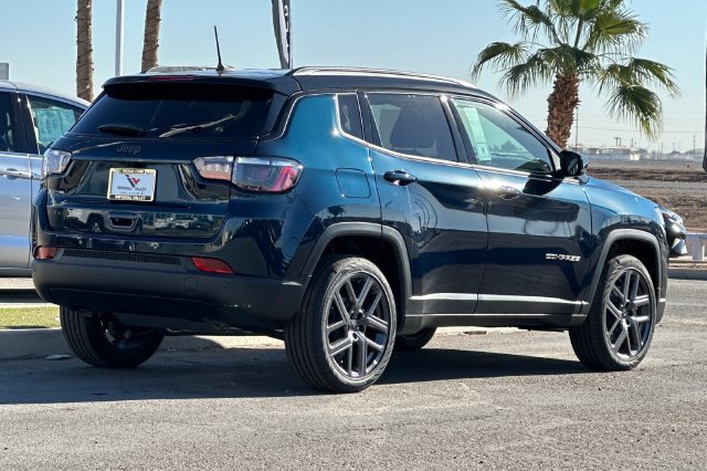 New 2026 Fathom Blue Pearl-Coat Exterior Paint Jeep Limited image 3
