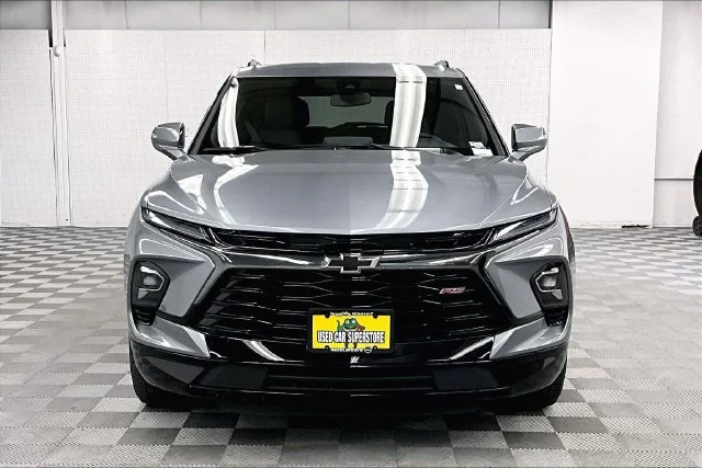 Used 2025 Sterling Gray Metallic Chevrolet RS image 4