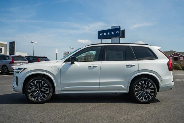 New 2026 Crystal White Volvo T8 Ultra image 4