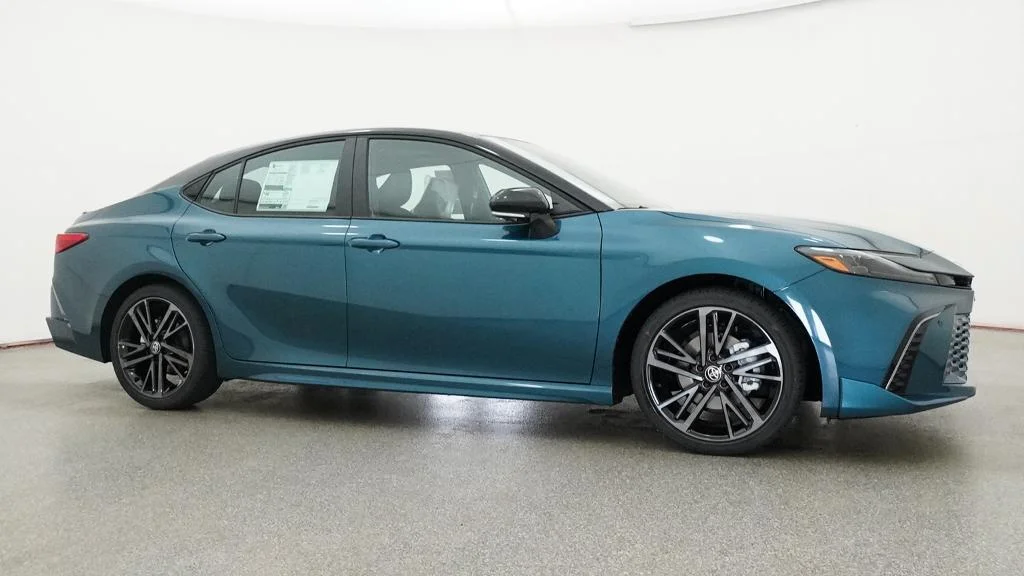 New 2026 Ocean Gem with Midnight Black Metallic roof Toyota XSE image 11
