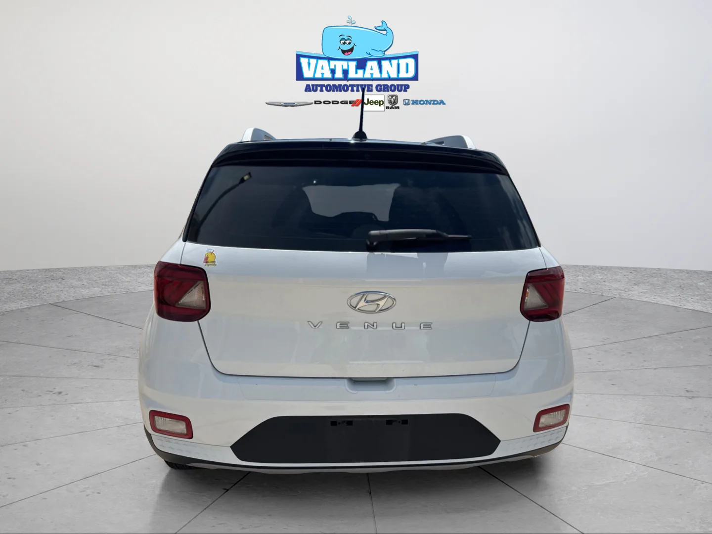 Used 2023 Ceramic White Hyundai Limited image 8