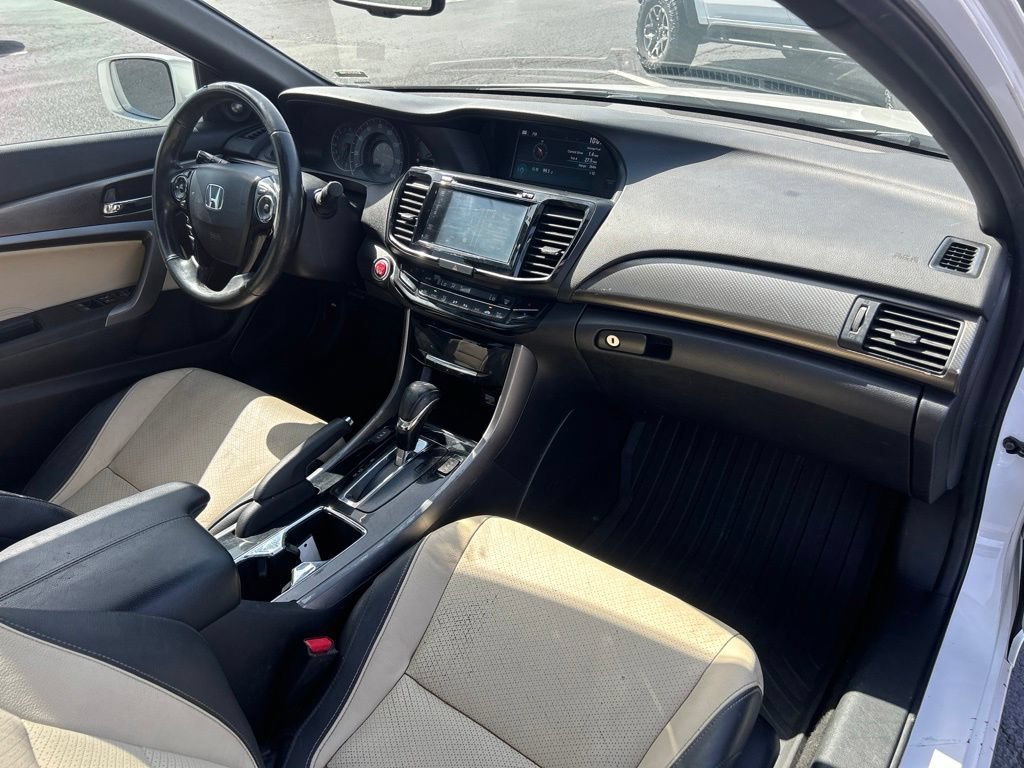 Used 2017 White Honda EX-L image 40