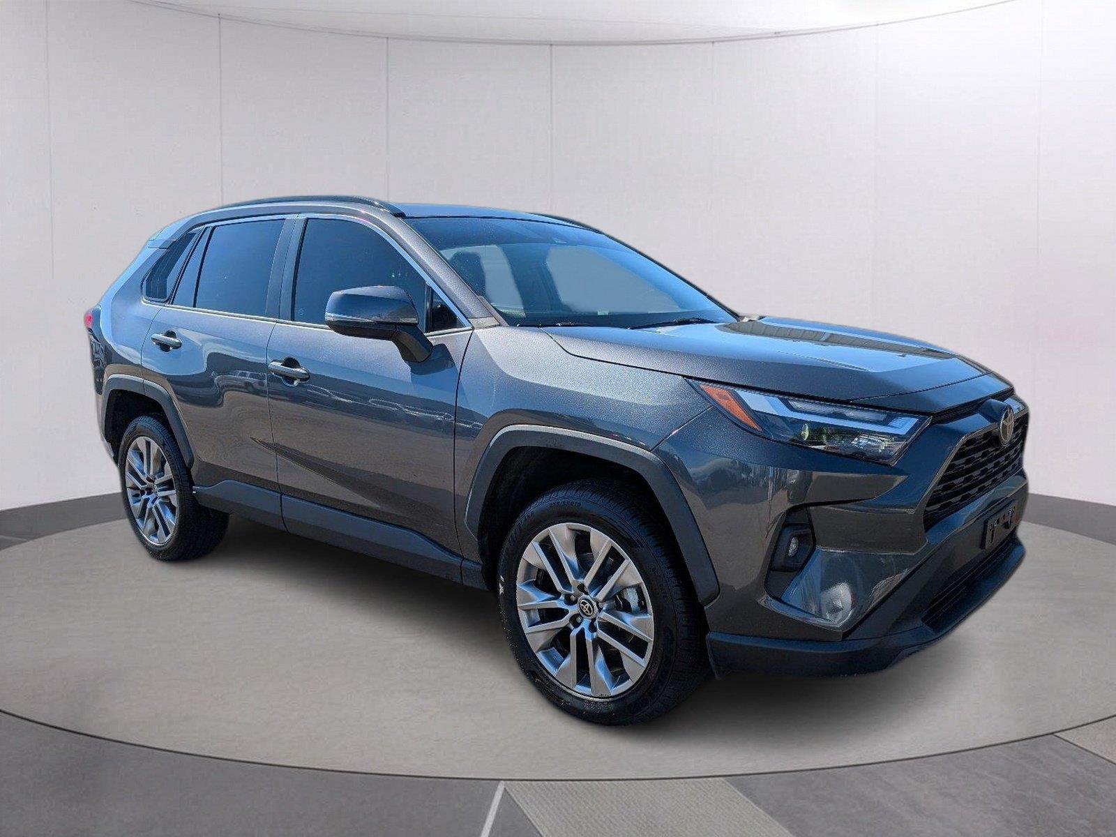 Used 2022 Magnetic Gray Metallic Toyota XLE Premium image 9