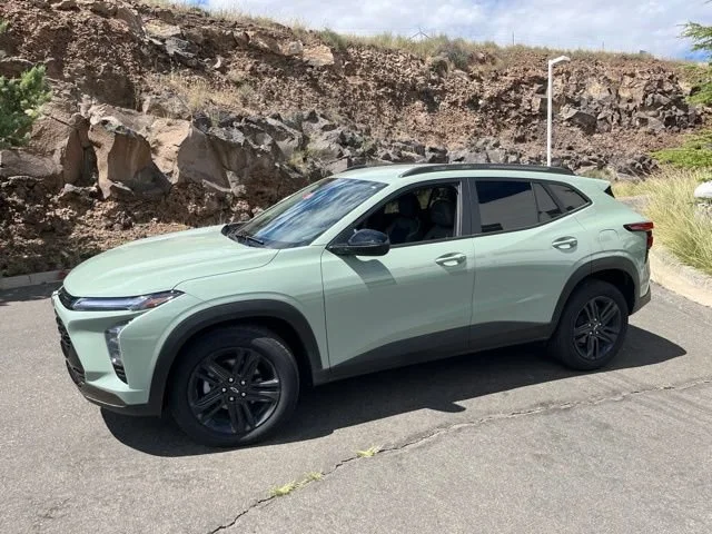 Used 2025 Cacti Green Chevrolet ACTIV image 1