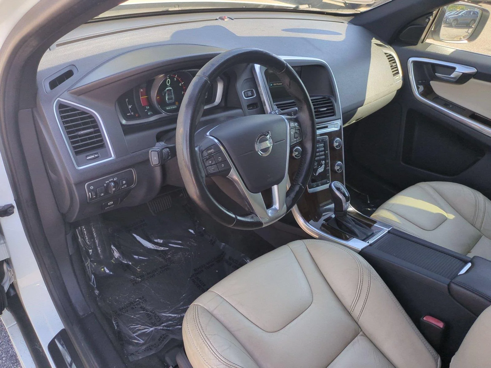 Used 2015 Ice White Volvo T5 Drive-E Premier image 18