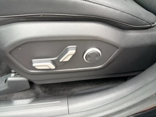Used 2025 Black Hyundai SEL image 23