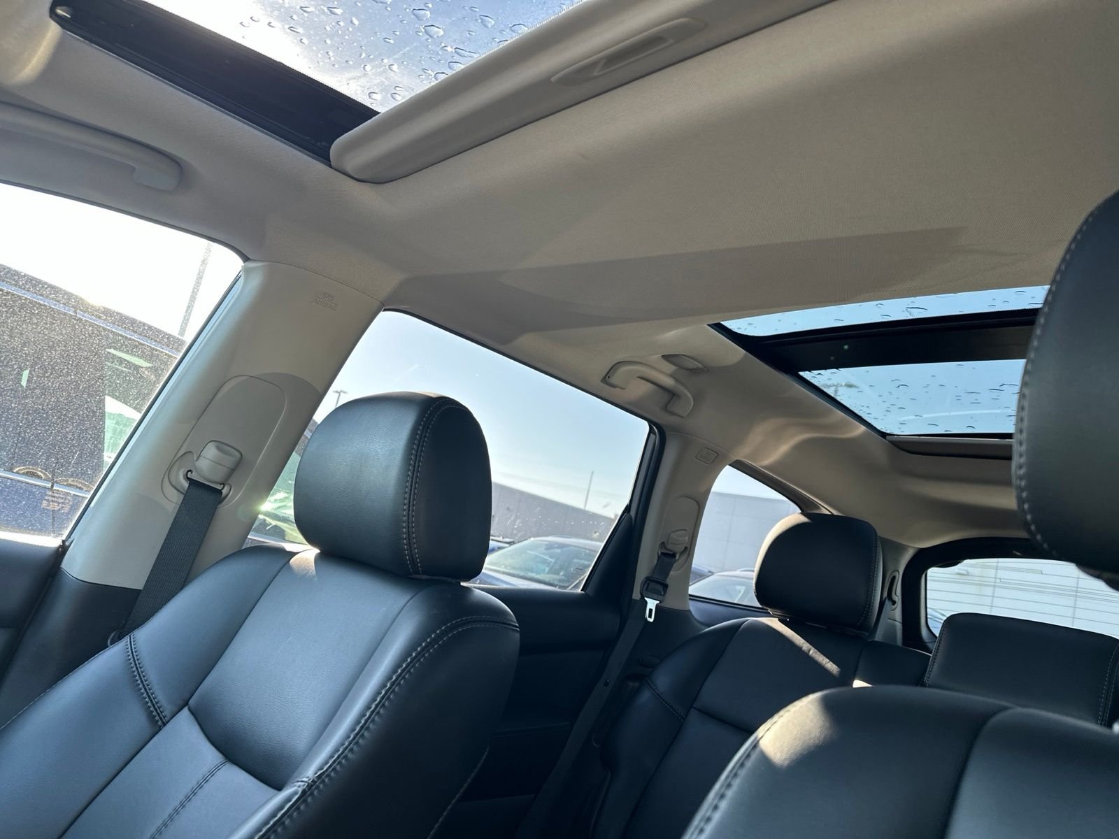 Used 2017 Silver Nissan SL image 7