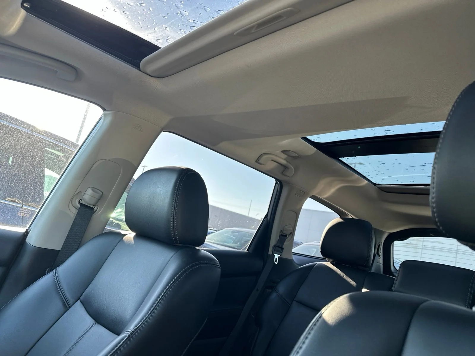 Used 2017 Silver Nissan SL image 7