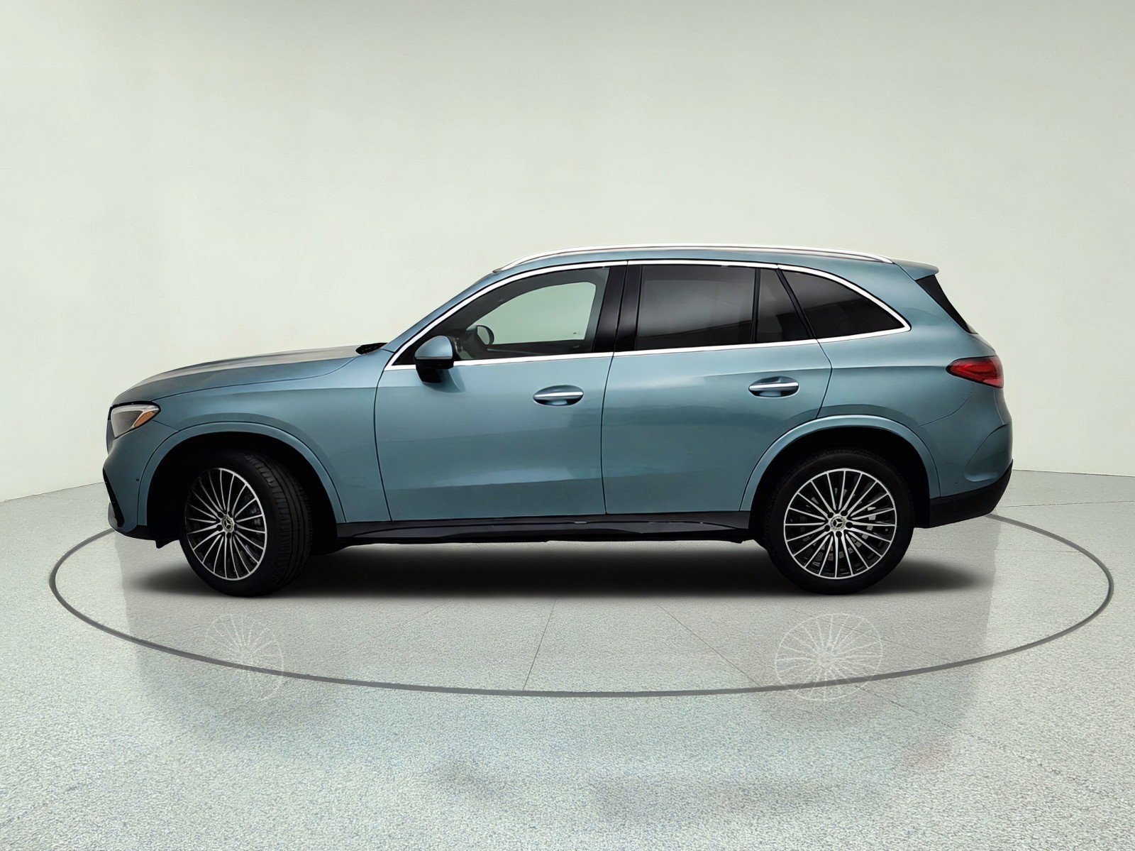 New 2026 Verde Silver Metallic Mercedes-Benz GLC 300 SUV image 42