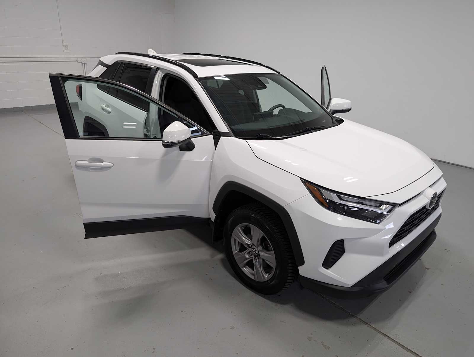 Used 2023 Ice Cap Toyota XLE image 16