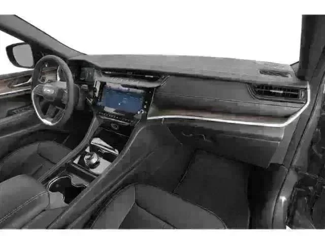 New 2026 Diamond Black Crystal Pearl-Coat Exterior Paint Jeep Laredo image 11