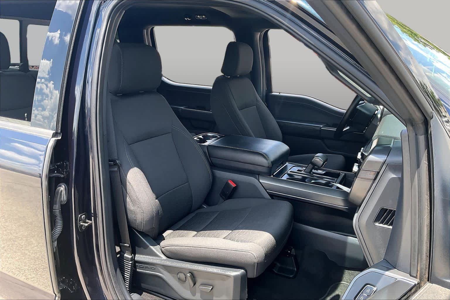 Used 2024 Antimatter Blue Ford XLT image 9
