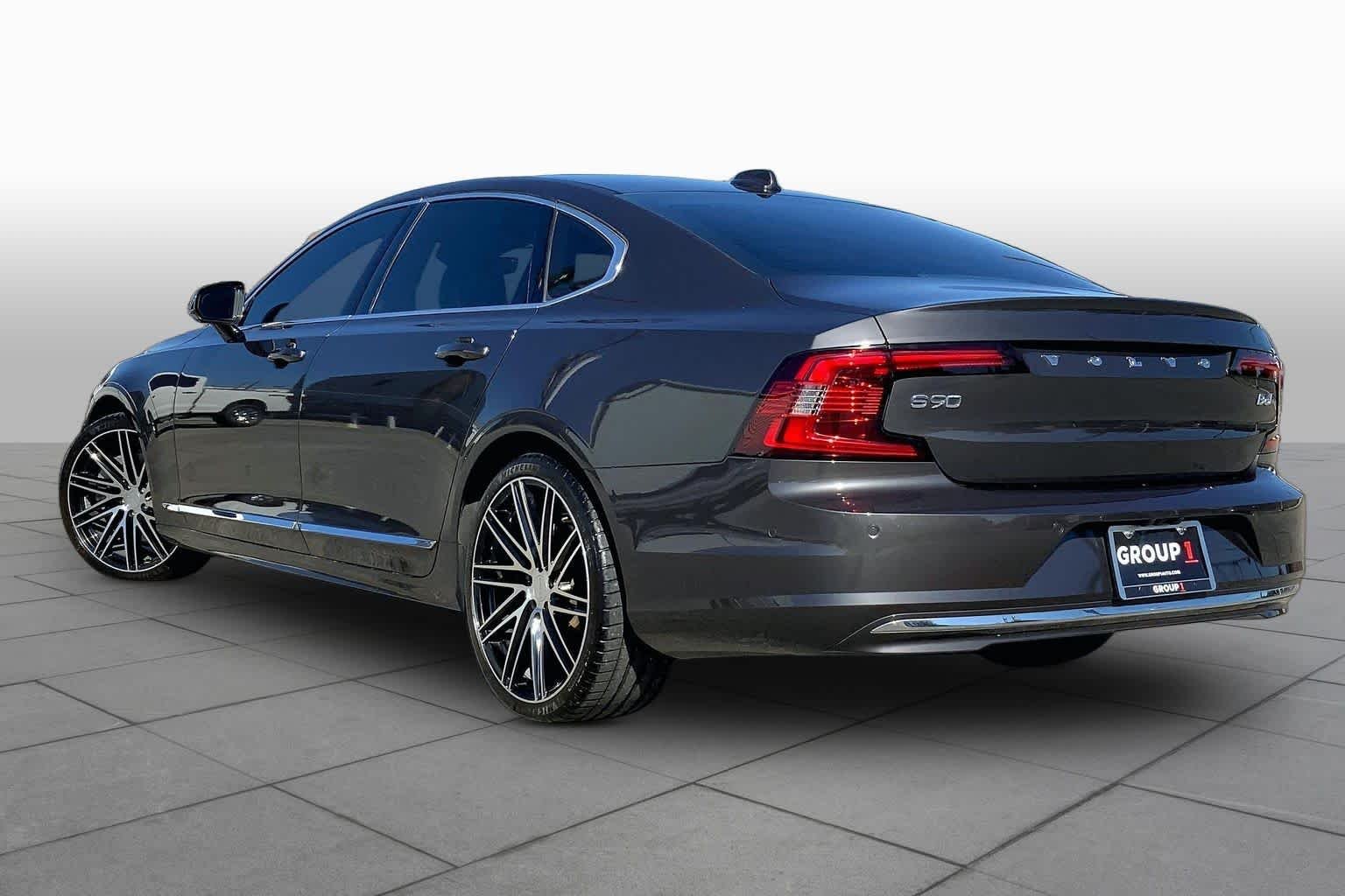 Used 2023 Platinum Grey Metallic Volvo Ultimate image 12