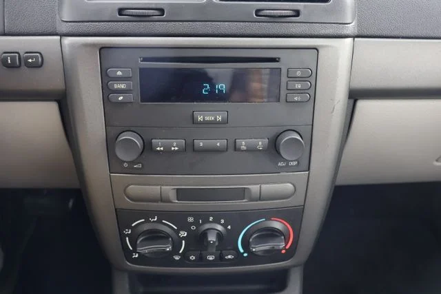 Used 2005 White Chevrolet Base image 12