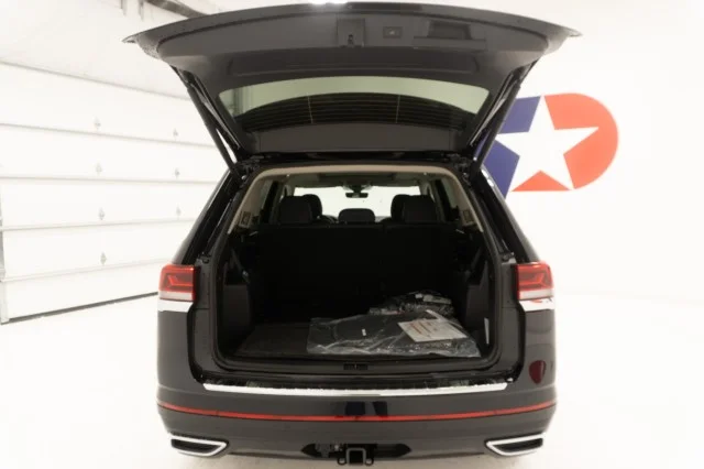 New 2026 Deep Black Pearl Volkswagen 2.0T SE w/Technology image 7