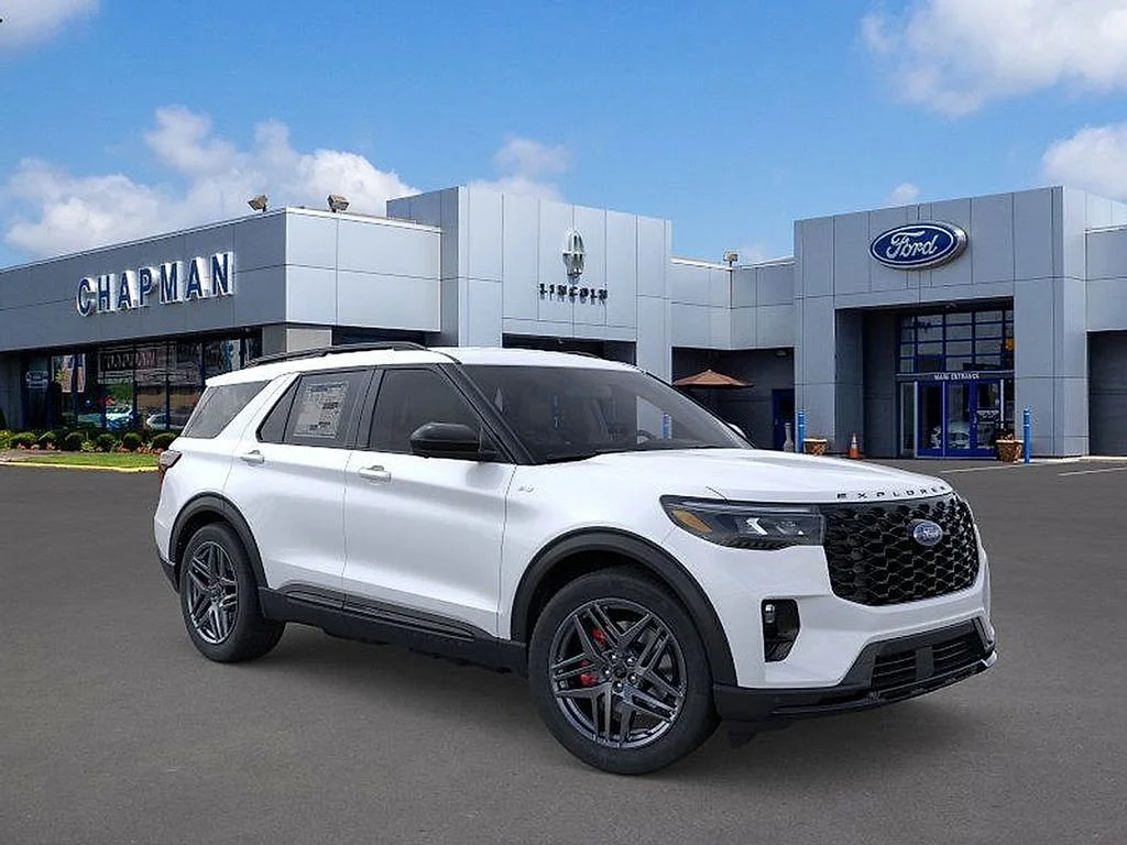 New 2026 Star White Metallic Tri-Coat Ford ST-Line image 7