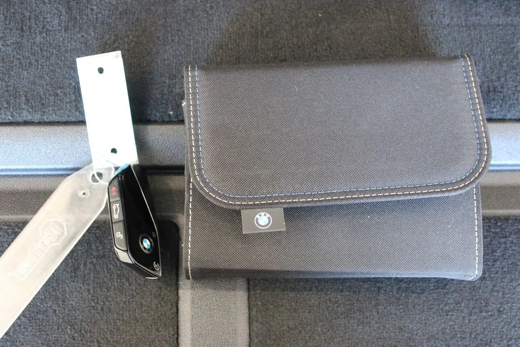 Used 2023 White BMW xDrive40i image 31