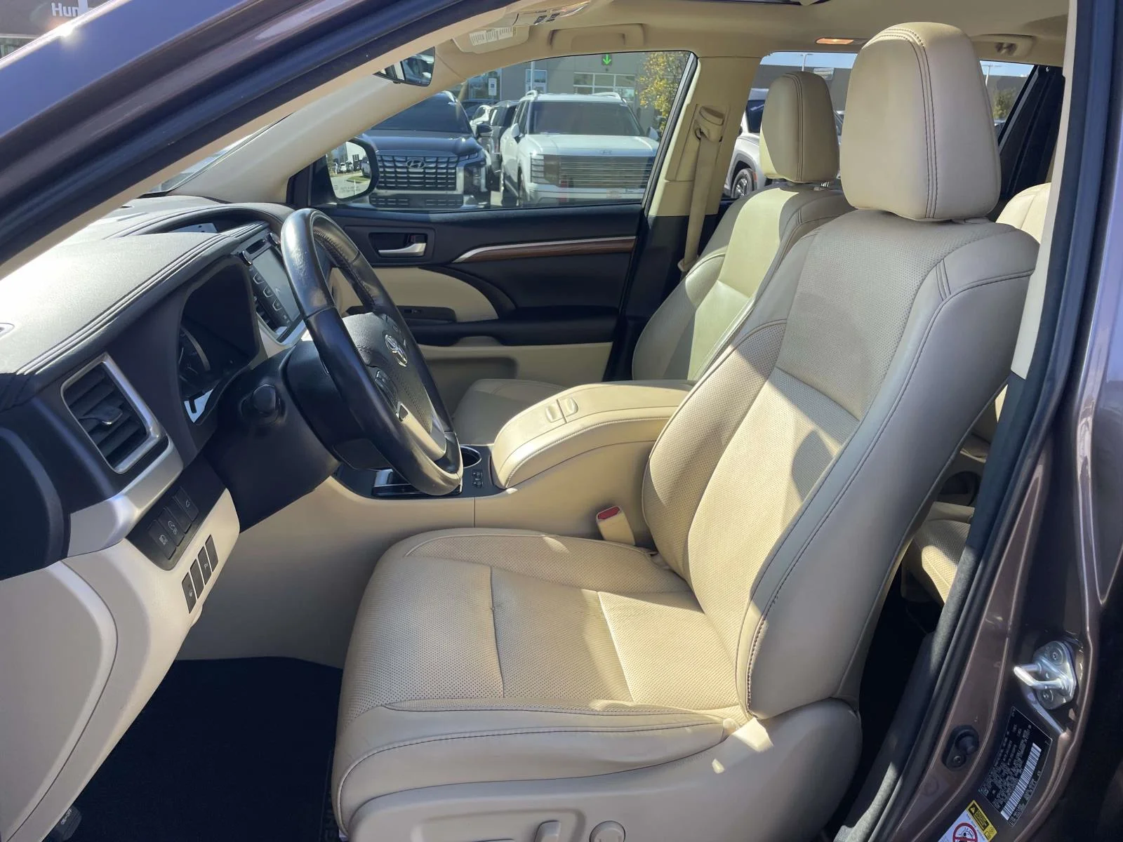Used 2018 Toasted Walnut Pearl Toyota Limited image 7