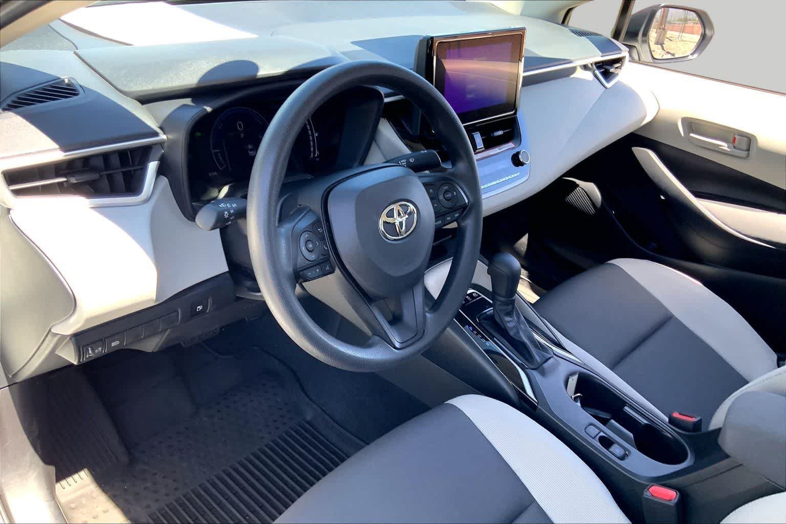 2026 Toyota Corolla LE - Photo 16