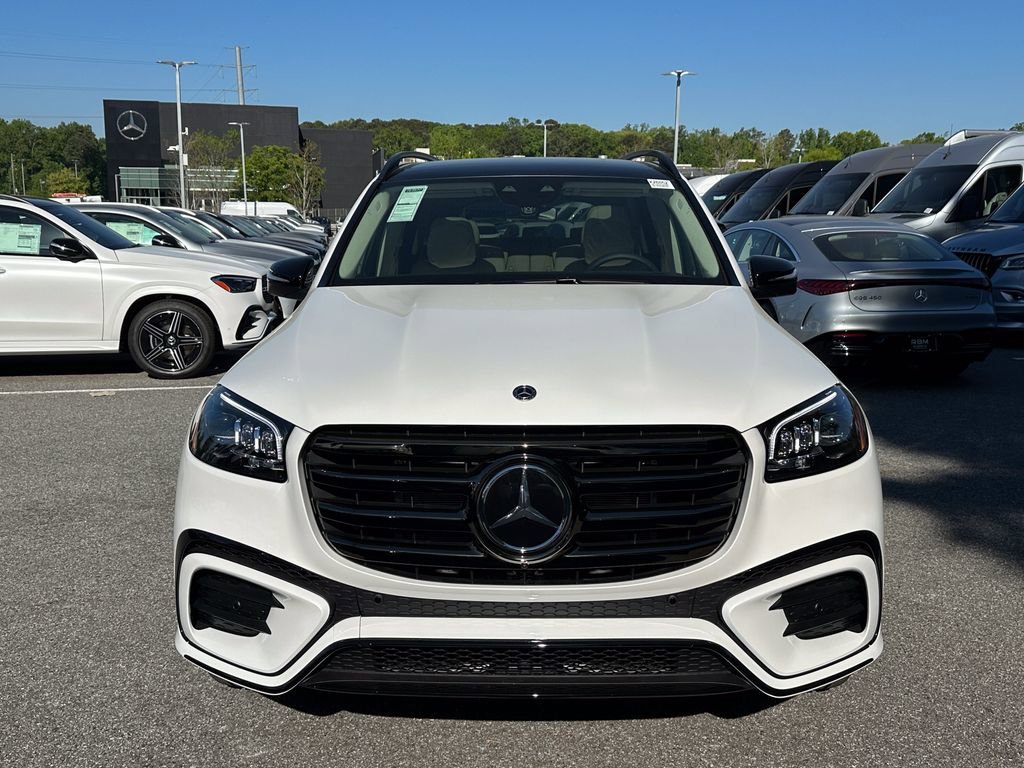 New 2026 MANUFAKTUR Moonlight White Metallic Mercedes-Benz GLS 450 image 3
