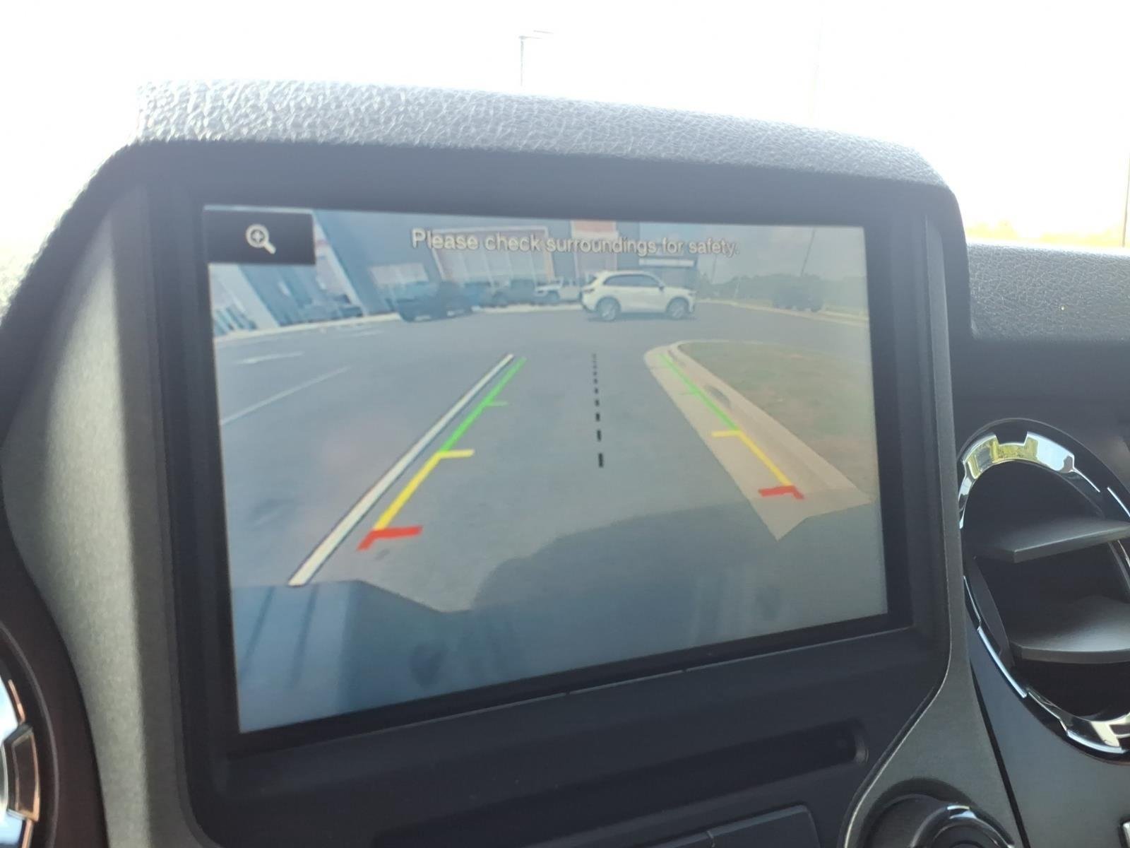 Used 2015  Ford Lariat image 4