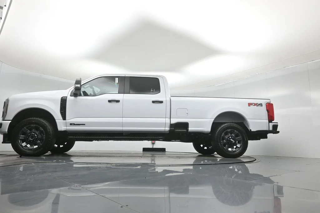 New 2026 Oxford White Ford XL image 7