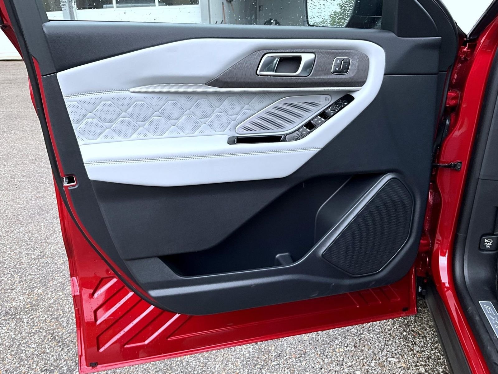 New 2026 Rapid Red Metallic Tinted Clearcoat Ford Platinum image 10