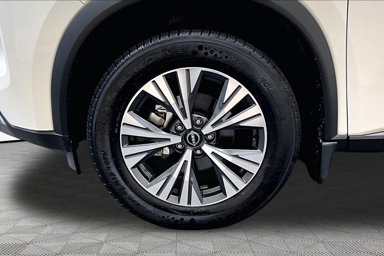 Used 2023 Pearl White Tricoat Nissan SV image 11