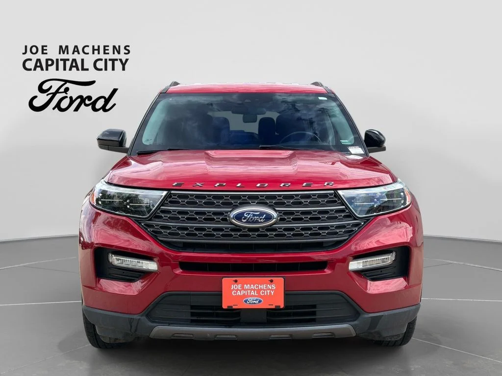 Used 2023 Rapid Red Metallic Tinted Clearcoat Ford XLT image 10