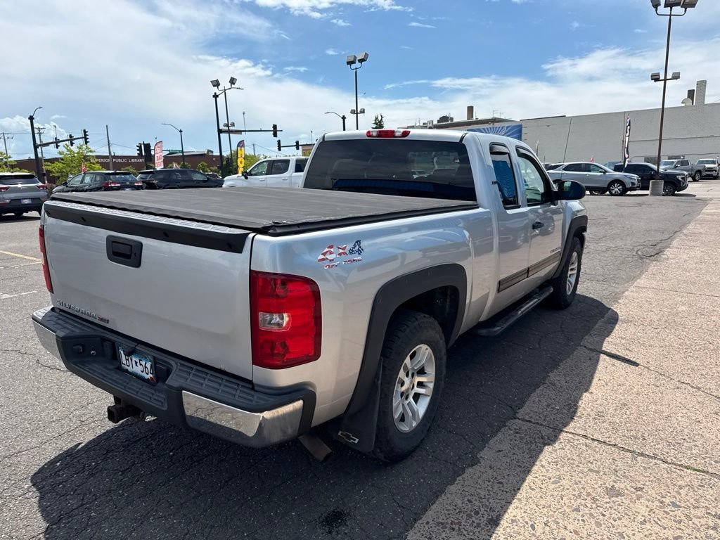 Used 2011 SHEER SILVER METALLIC Chevrolet LT image 10