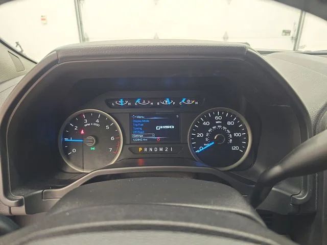 Used 2015 Oxford White Ford XLT image 27