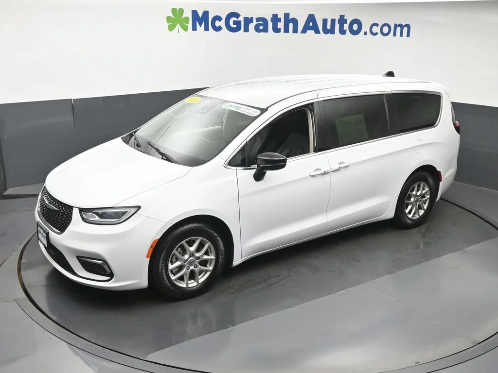Certified Used 2024 White/off-white Chrysler Touring L image 25