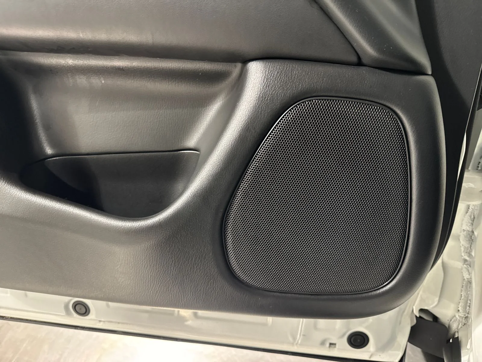 Used 2019 White INFINITI LUXE image 19