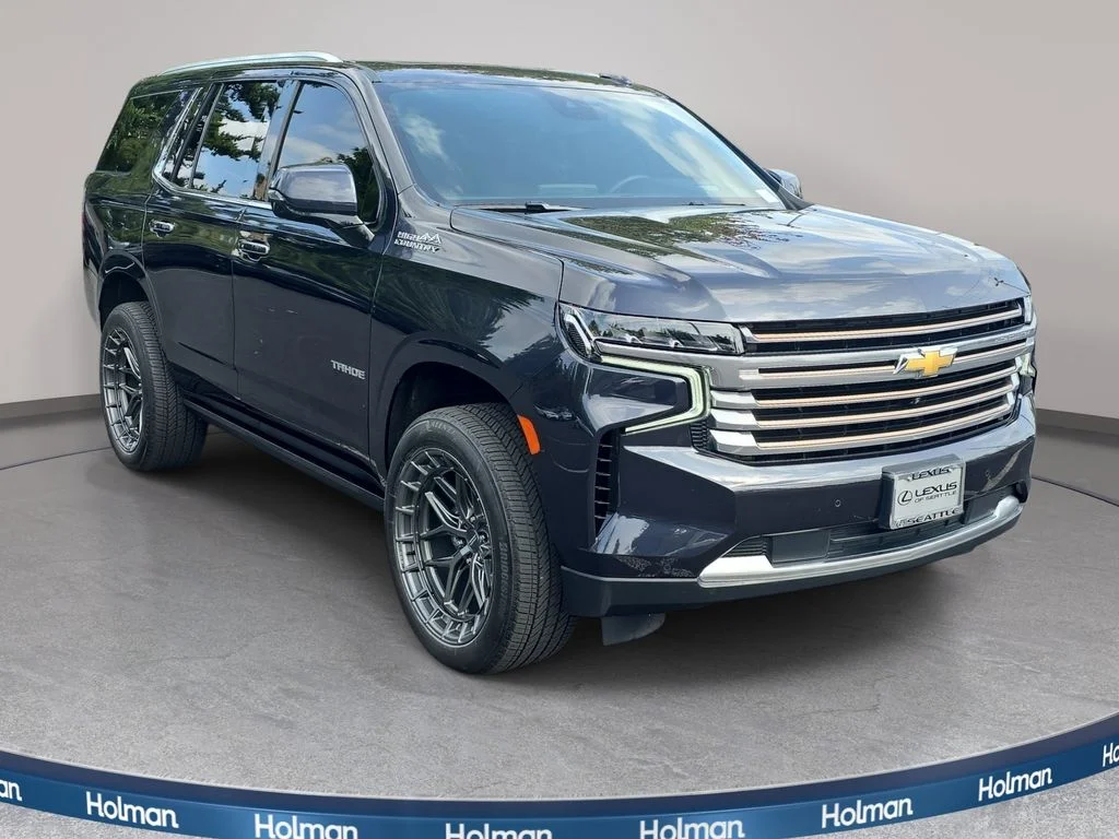 Used 2024 Gray Chevrolet High Country image 4