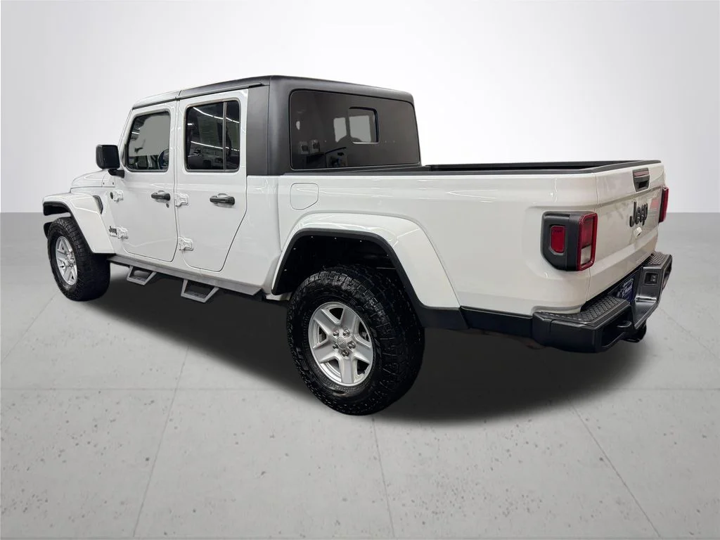Used 2022 White Jeep Sport image 4