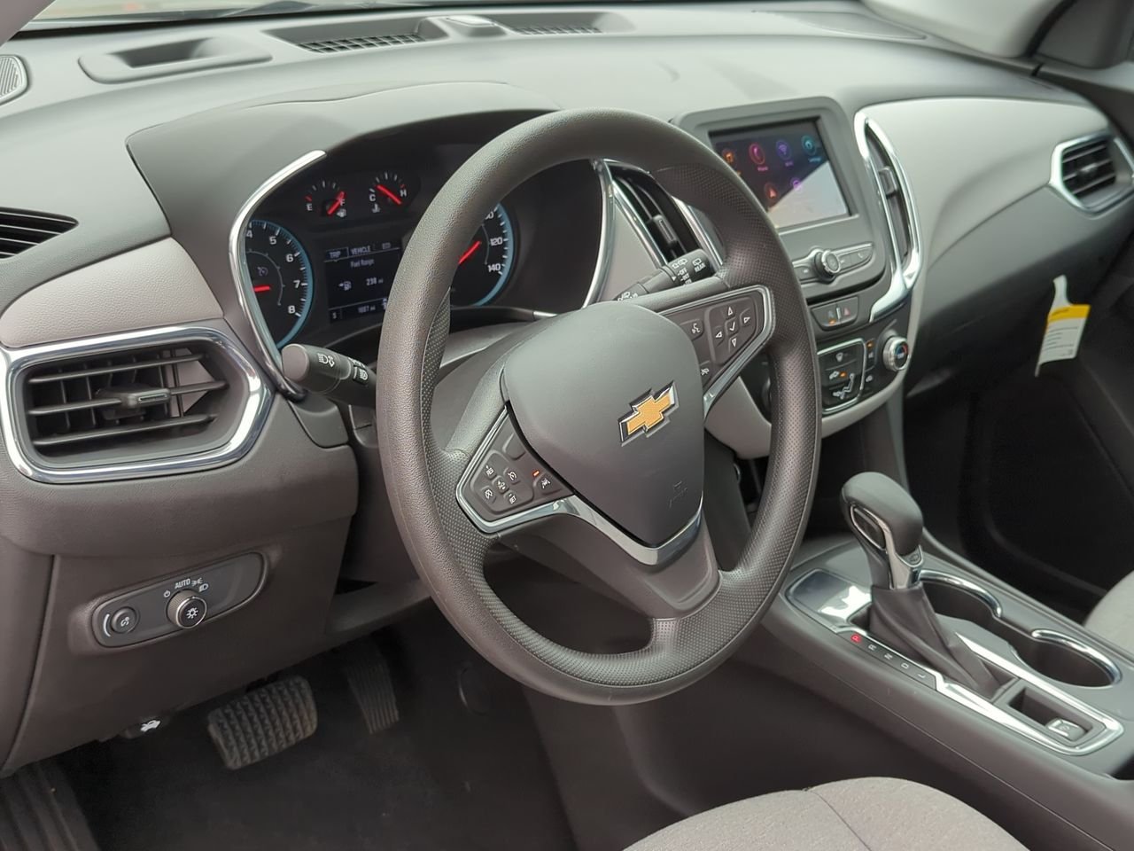 2023 Chevrolet Equinox LS - Photo 10