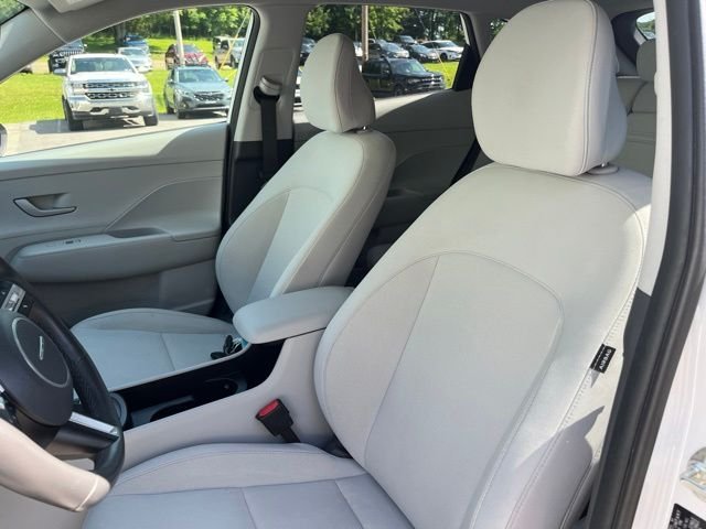 Used 2024 White Hyundai SEL image 12
